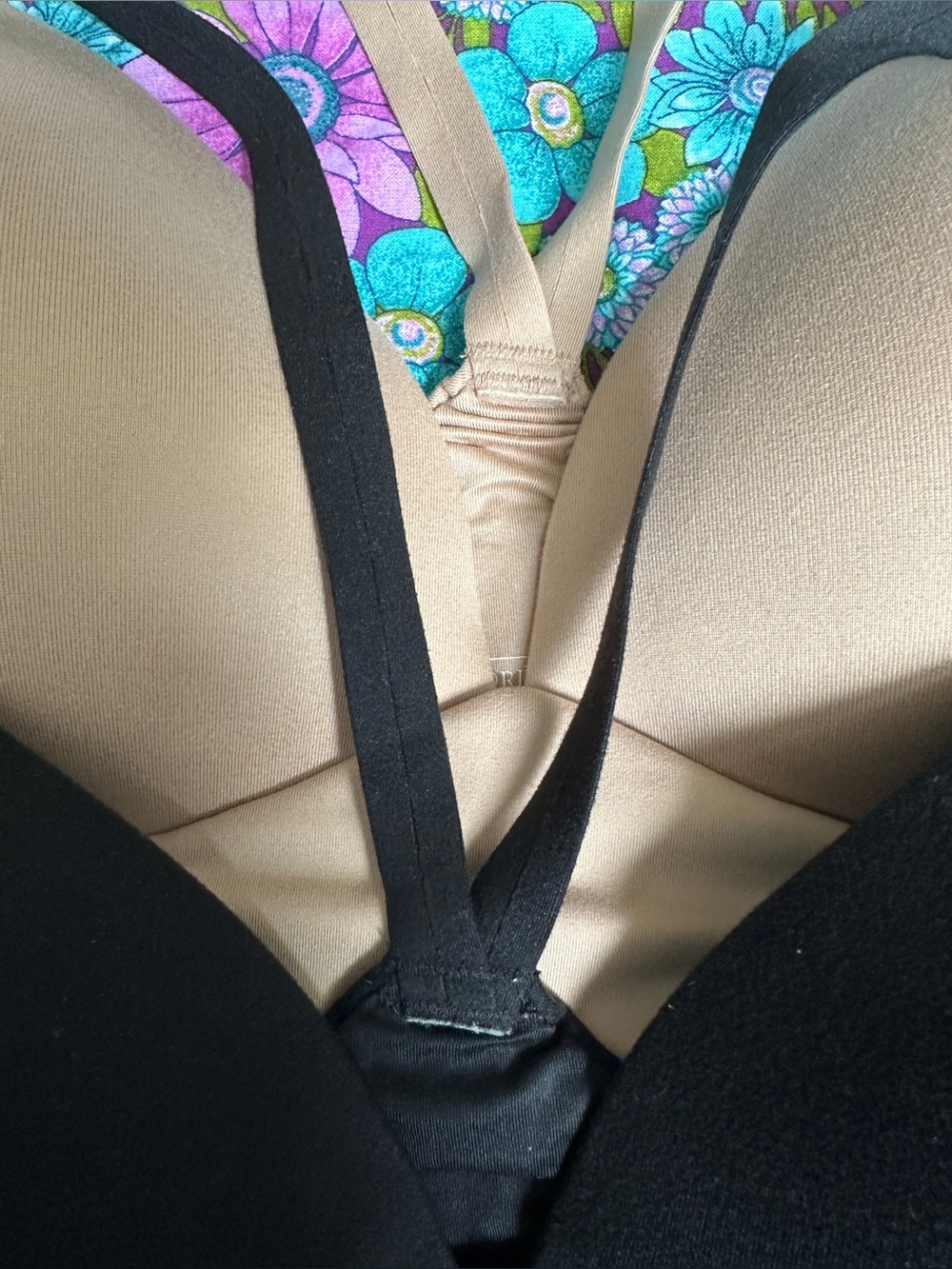 Victoria Secret / Set of 2 - Lightly Lined Plunge Bra - Picture 6 of 10